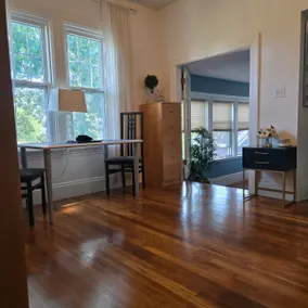Edgewood's Most Charming Apartment - Image 5
