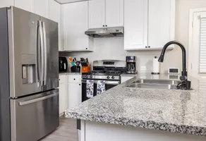 Cozy, Modern, Pet-Friendly Home in San Antonio - Image 2