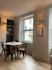Bijou apartment in the heart of Melrose - Image 2