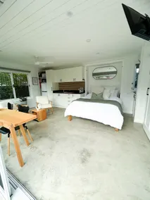 Rosemoon studio on Addison - Image 4