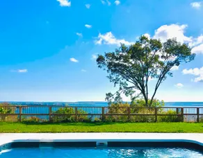 Cliffhouse on The Bay, Waterview Getaway with Pool - Image 2