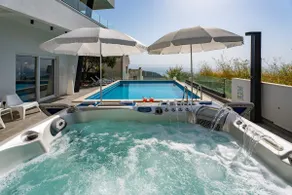 Villa Lea 5-bedroom villa with private pool and amazing views of city and sea - Image 4