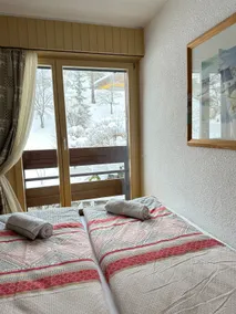 Sunny View of the Alps · Fireplace · Parking - Image 5