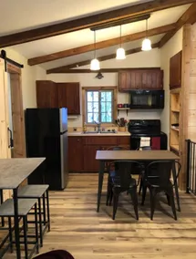 Cabin with hot tub located near hiking trails - Image 5