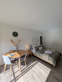 The Duck House: Modern, Rural, 3 min drive to town - Image 3