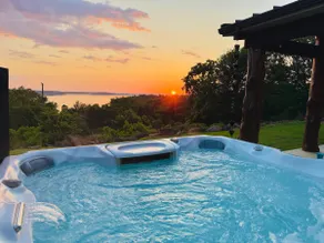Lakeview, 2 homes, new hot tub - Image 3