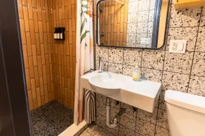 Charming Flat Right by the Capitol - Image 3