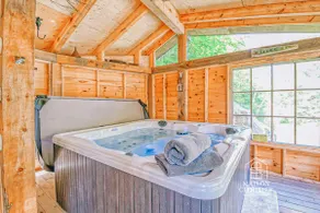 CHALET L'ALPINISTE & SPA / Near Mont-Tremblant! - Image 2
