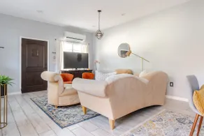 The 620 | Private Guesthouse in Burbank Hills - Image 2