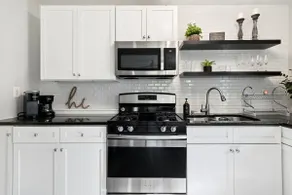 Little White House • King Bed • 1mi Downtown - Image 3