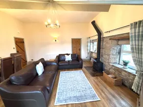 Country cottage with beautiful open views - Image 2