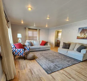 Warren House, downtown, family and dog friendly - Image 3