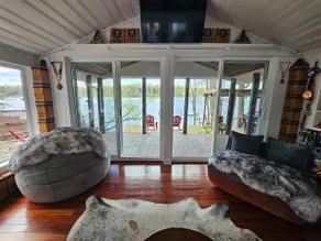 Cozy Holiday Lake Cabin - Image 4