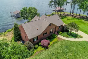 Grandview Lodge | Magnificent Main Lake Views | 3 Night Min - Image 3