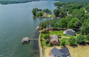 Grandview Lodge | Magnificent Main Lake Views | 3 Night Min - Image 5