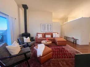 Bright & Lovely Albany Hill Condo Retreat - Image 3