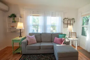 Vintage 2 BR Home near Downtown and Trails - Image 2
