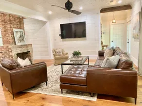 Luxury Farmhouse near McDonough Square - Image 2