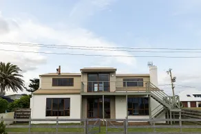 Peterborough Beach House - Image 2