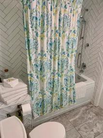 Wave West Nest – Charming 3 Bed Suite and Spa Bath - Image 3