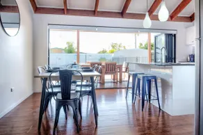 Warana Abode - Pool, Studio & Walk to Beach - Image 5