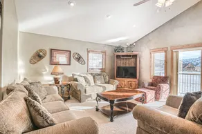 3BR Mountainview | Balcony | Washer/Dryer - Image 3