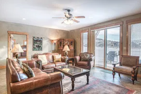 3BR Mountainview | Balcony | Washer/Dryer - Image 2