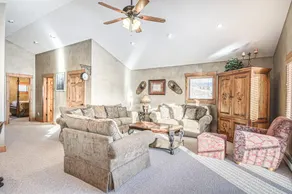 3BR Mountainview | Balcony | Washer/Dryer - Image 5