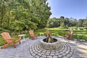 Hampton 'Quiet Corner Cottage' w/ Fireplace & Yard - Image 3