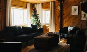 Cozy Cabin. Hot Tub. Fire Pit. Sleeps 8. - Image 3
