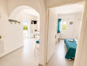 *BEACHFRONT* FAMILY APARTMENT* 2-4 - Image 2