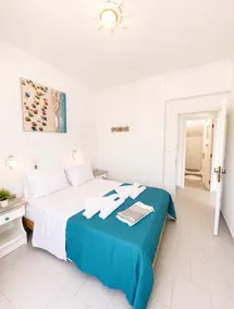 *BEACHFRONT* FAMILY APARTMENT* 2-4 - Image 4