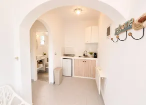 *BEACHFRONT* FAMILY APARTMENT* 2-4 - Image 3