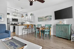 Adorable condo directement en face de la plage! Parfait pour les couples ou les petites familles! Belle piscine !! - Image 5