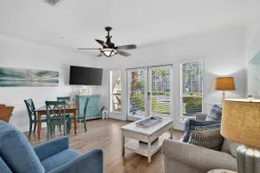 Adorable condo directement en face de la plage! Parfait pour les couples ou les petites familles! Belle piscine !! - Image 4