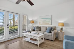 Adorable condo directement en face de la plage! Parfait pour les couples ou les petites familles! Belle piscine !! - Image 3