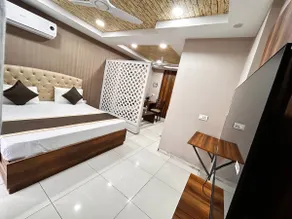 Royal Fantastic Sweet Apartment - Image 4