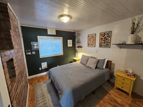 Charming Waterfront Cottage - Image 4