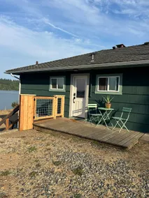 Charming Waterfront Cottage - Image 2