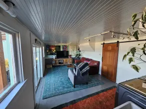 Charming Waterfront Cottage - Image 3