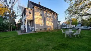 Luminous Retreat 5BR Home, Private Yard & Pergola - Image 2