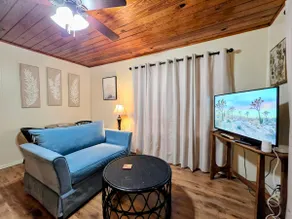 #07 - Lakeview One Bedroom Cottage-Pet Friendly - Image 2