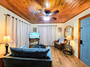 #07 - Lakeview One Bedroom Cottage-Pet Friendly - Image 4