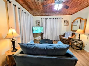 #07 - Lakeview One Bedroom Cottage-Pet Friendly - Image 3