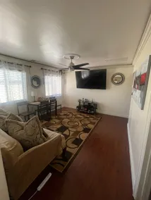 2Bd, 1.5Bath in Central location, secured parking - Image 3