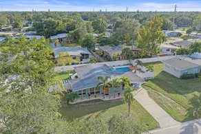 Modern 4BR Home *Heated Pool & Spa* - Image 4
