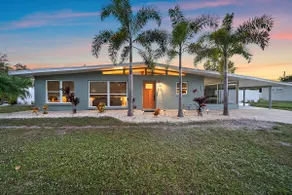 Modern 4BR Home *Heated Pool & Spa* - Image 2