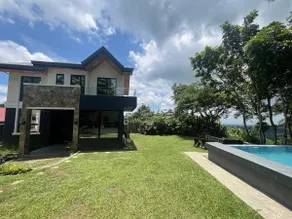 R house Tagaytay with Private Pool & Scenic View - Image 2