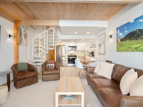 Cozy Friends and Family Walk-to-Lift! Remodeled! - Image 5