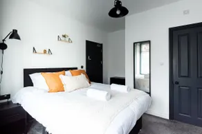 5 Bed House Perfect for Contractor & Family Groups - Image 4